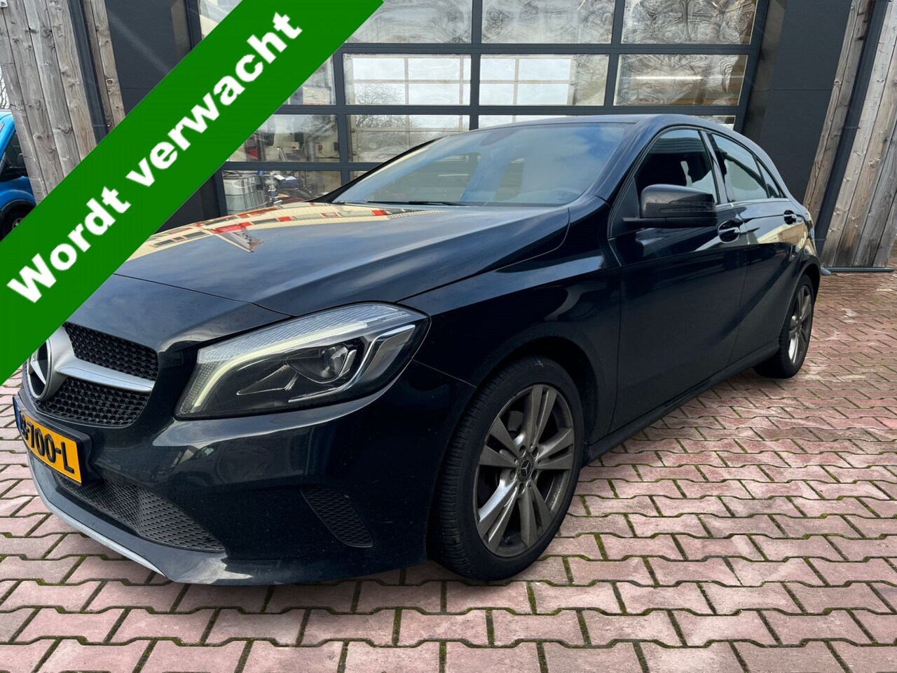 Mercedes-Benz A-klasse - 180 Business Solution AMG | Automaat | LED | LMV | Camera | All-season | - AutoWereld.nl