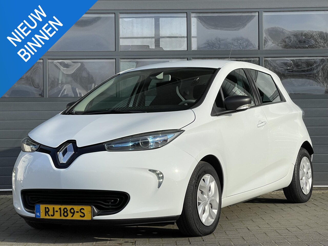 Renault Zoe - LIFE 41 kWh I KOOPACCU I AUTOMAAT I 90% SOH I CRUISE CONTROL I NAVIGATIE I KEYLESS ENTRY - AutoWereld.nl