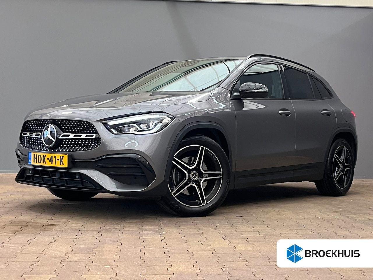 Mercedes-Benz GLA-Klasse - 180 AMG Line | Alcantara bekleding | LED achterlichten | LED koplampen - AutoWereld.nl