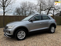 Volkswagen T-Roc - 1.5 TSI Style Business Automaat Navigatie & Digital cockpit