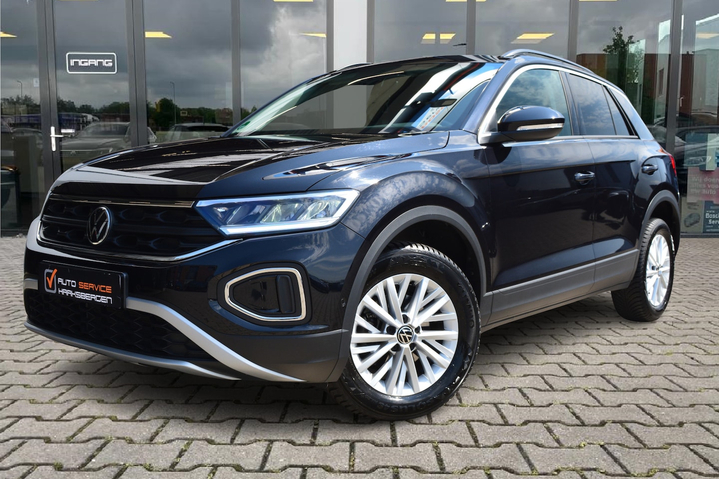 Volkswagen T-Roc - 1.0 TSI Life | LED | Navi | DAB | Fabrieksgarantie - AutoWereld.nl