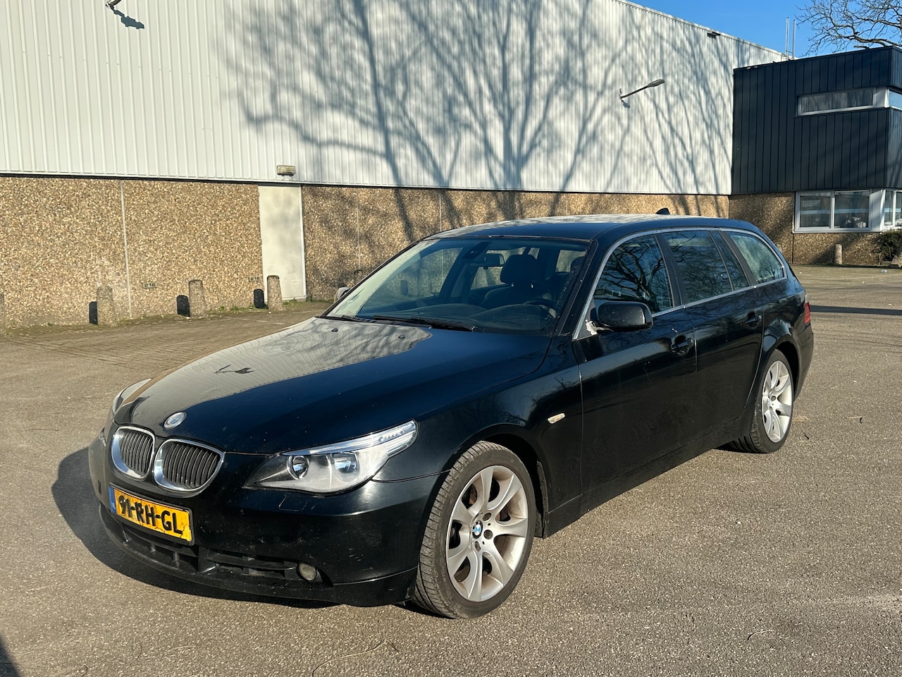 BMW 5-serie Touring - 535d OIL LEKKAGE BIJ DE KLEPPENDEKSEL - AutoWereld.nl