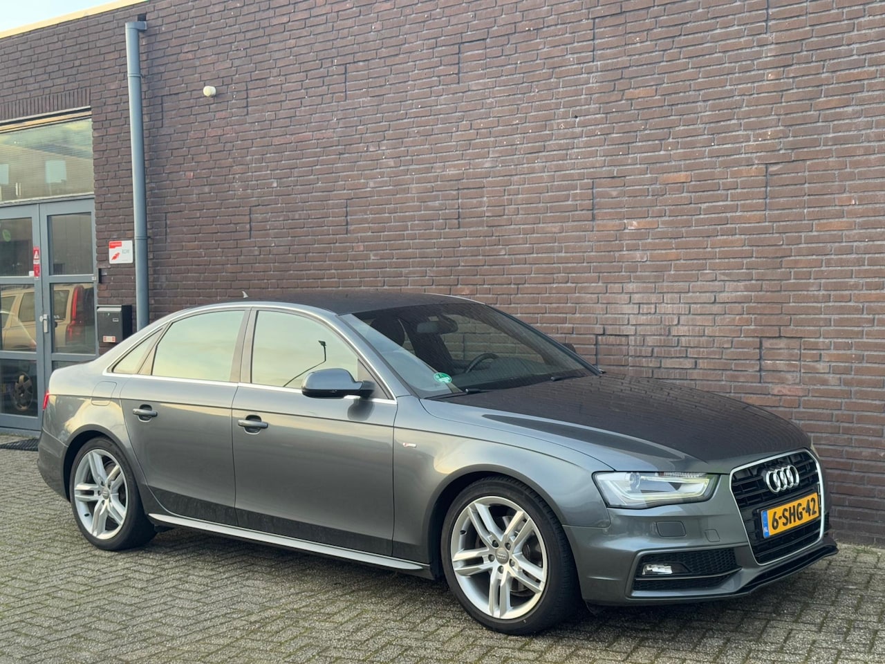 Audi A4 Limousine - 1.8 TFSI 3x S-Line | LED | Bi-Xenon |Cruise | Nieuwe-Koppelingset - AutoWereld.nl