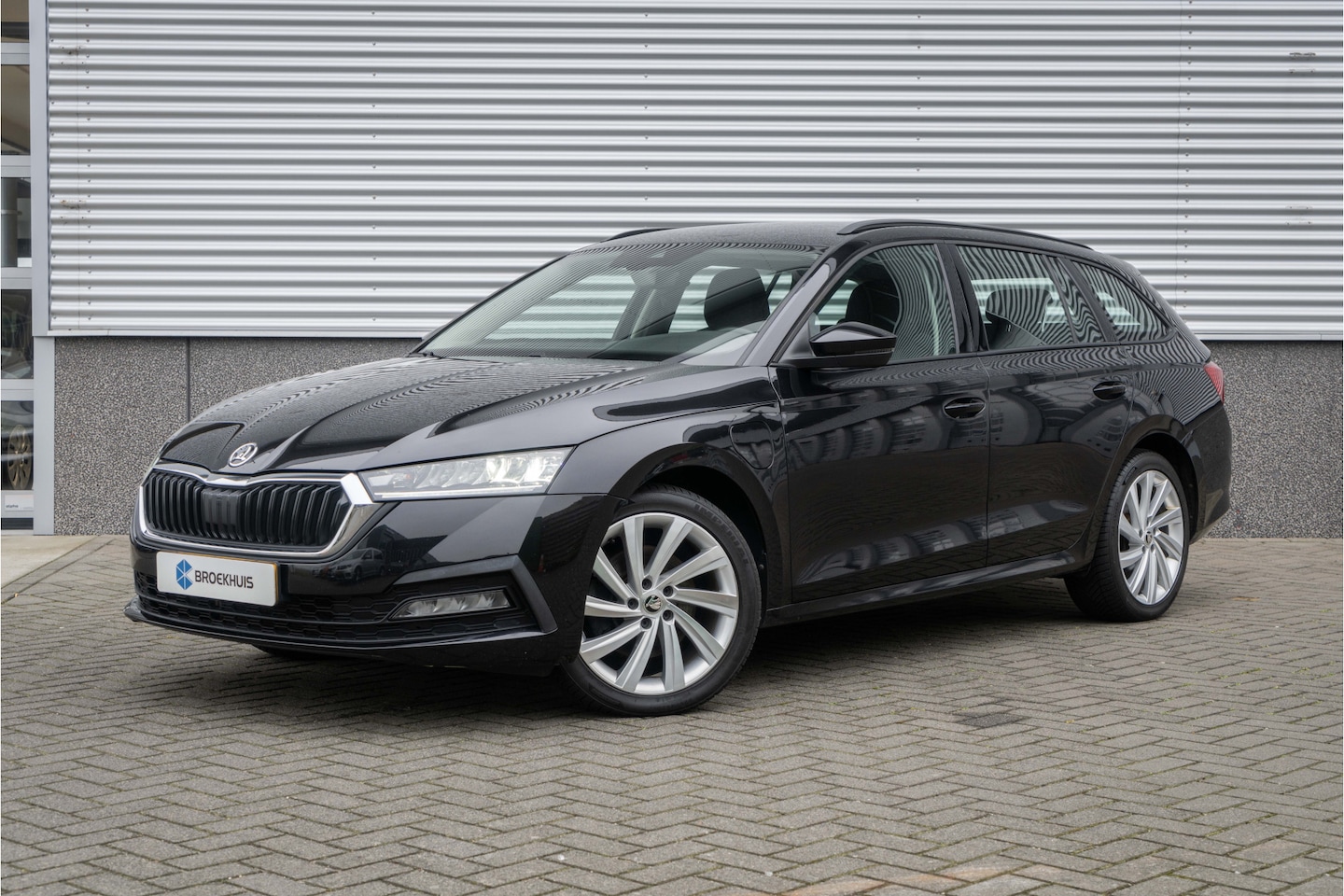 Skoda Octavia Combi - 1.4 TSI iV PHEV Business Edition | Carplay | Navigatie | Cruise control - AutoWereld.nl