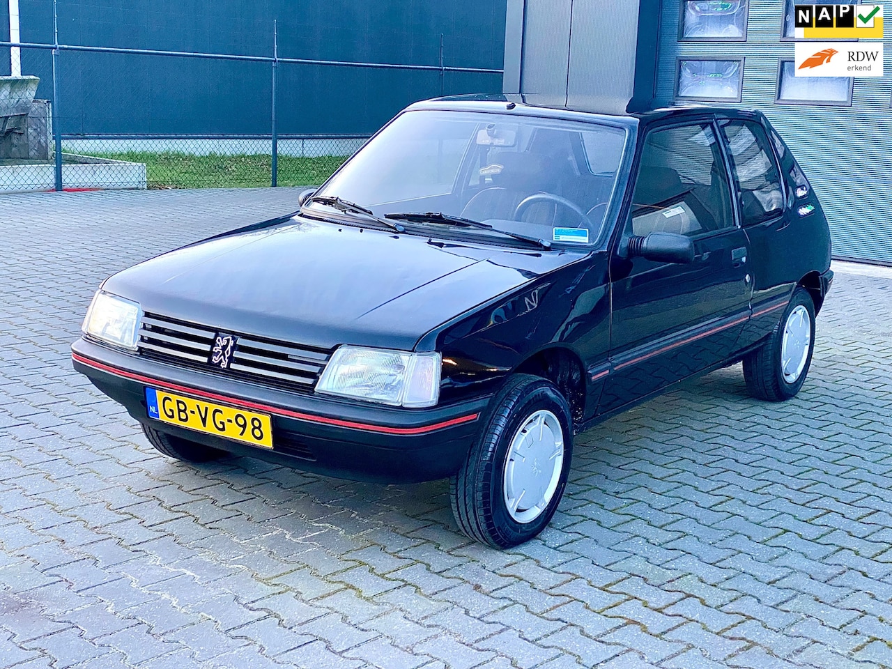 Peugeot 205 - 1.1 Accent ( N.A.P ) NIEUWE APK BIJ AFLEVERING. - AutoWereld.nl