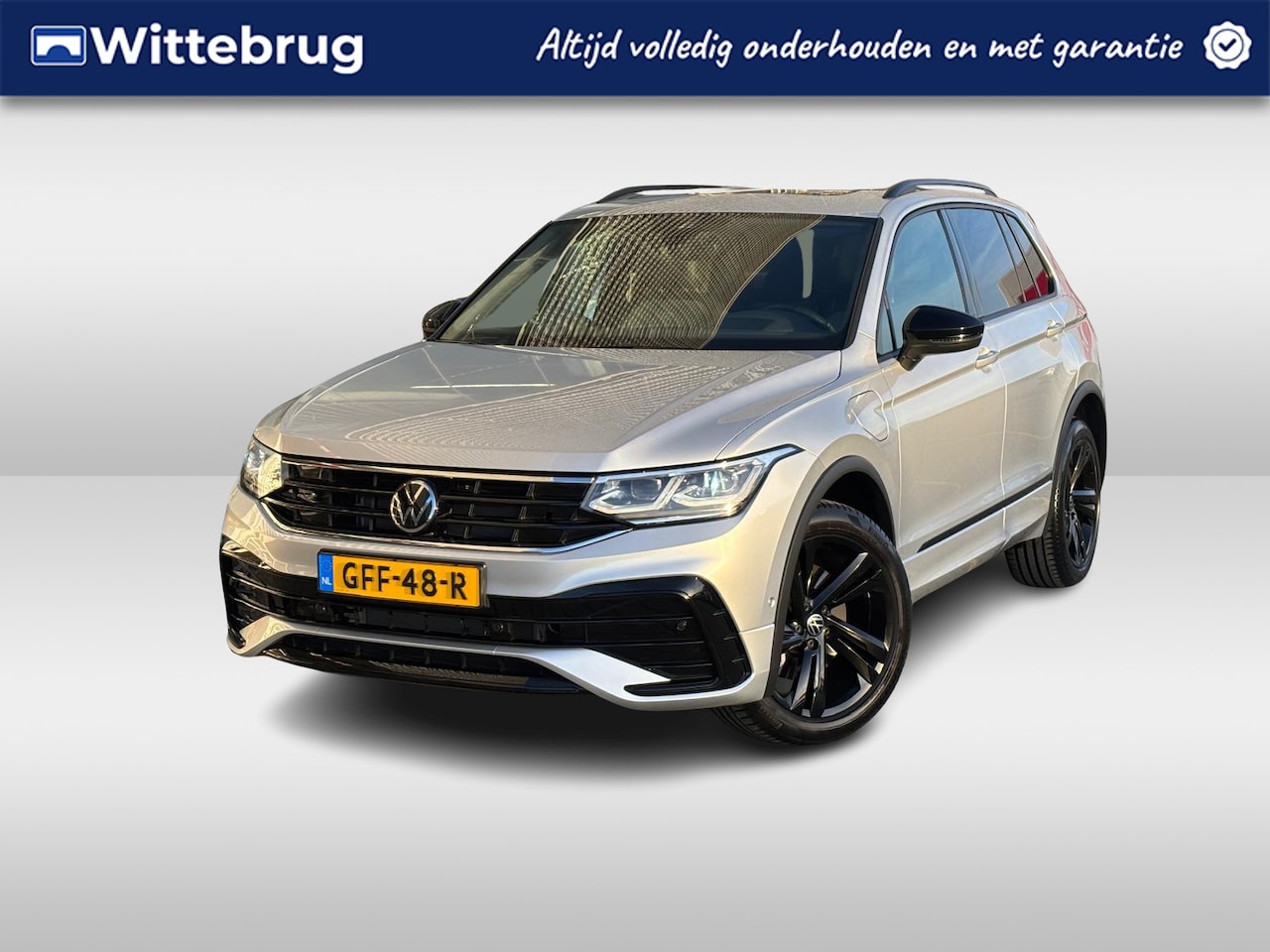 Volkswagen Tiguan - 1.4 TSI eHybrid R-Line Business+ / Panoramadak / Trekhaak / Parkeersensoren V+A / Black pa - AutoWereld.nl