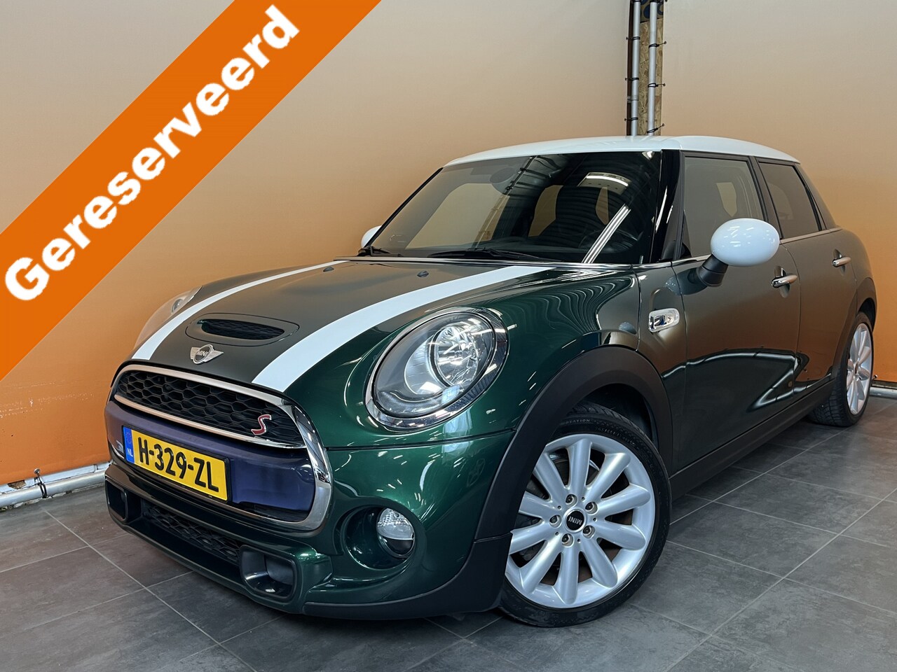 MINI Cooper S - Mini 2.0 Chili John Cooper Works bomvol opties stoelverwarming navigatie - AutoWereld.nl