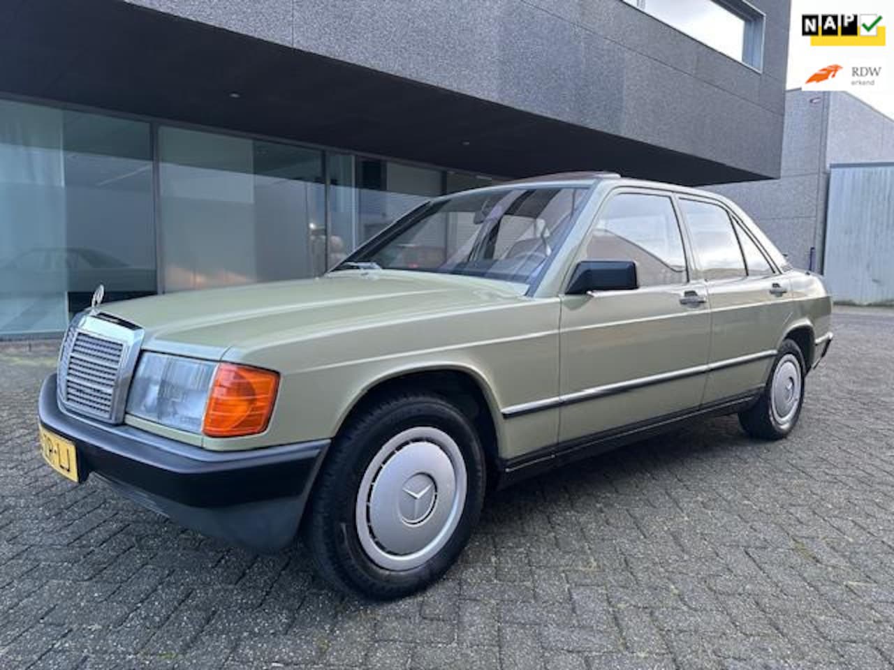 Mercedes-Benz 190-serie - 2.0 E AUTOMAAT BJ 5-1984 APK 2-2027 - AutoWereld.nl