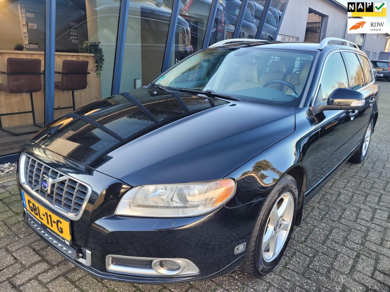 Volvo V70 - 2.5FT Summum 200PK LEER / ECC / TREKHAAK - AutoWereld.nl