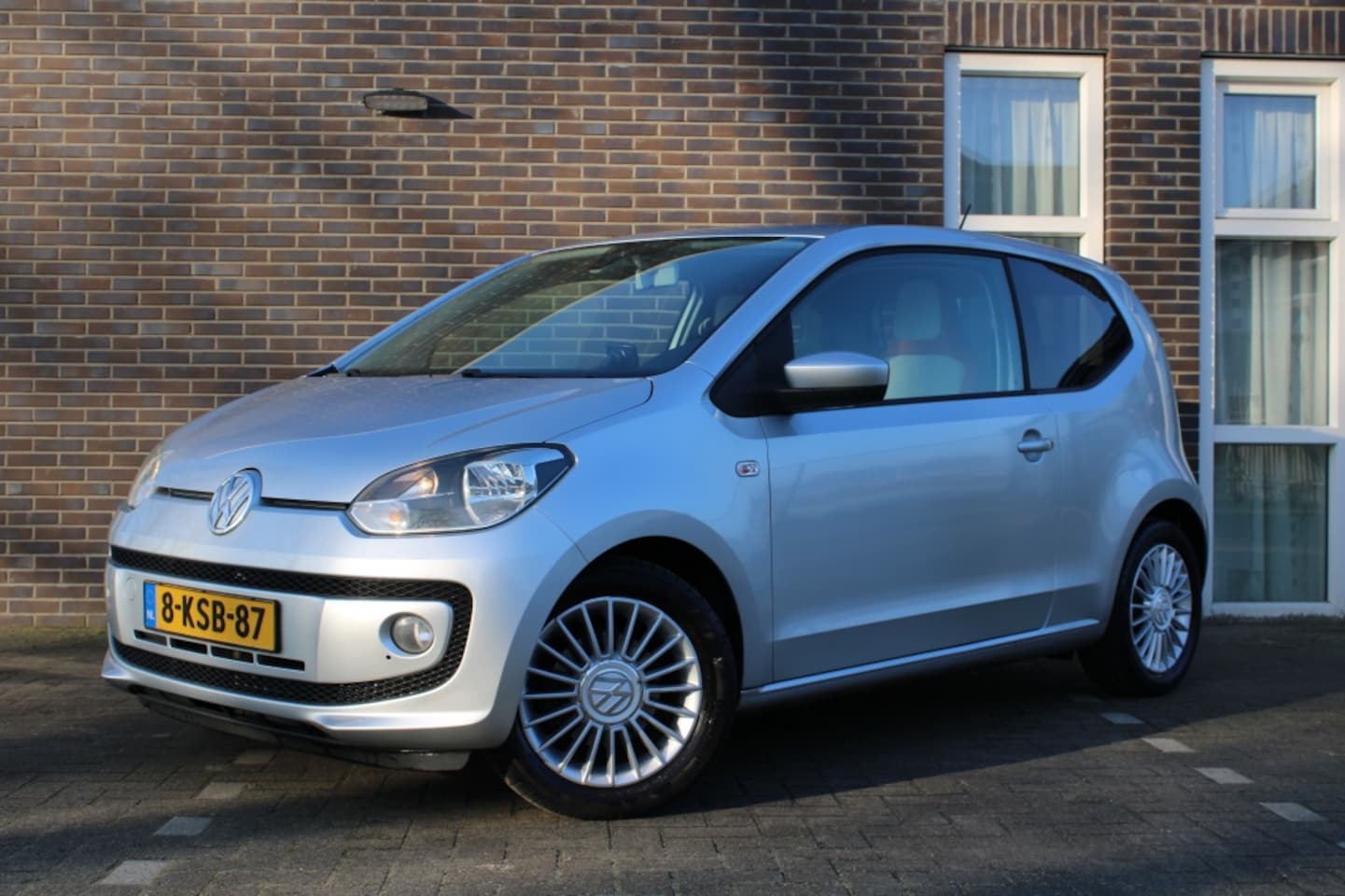 Volkswagen Up! - 1.0 high up! Airco-Cruisecontrole-navigatie - AutoWereld.nl