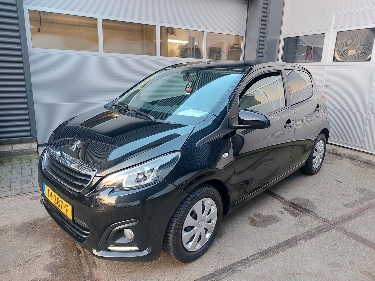 Peugeot 108 - 1.0 e-VTi Active 5 Deurs AIRCO LED APK 2-2026 - AutoWereld.nl