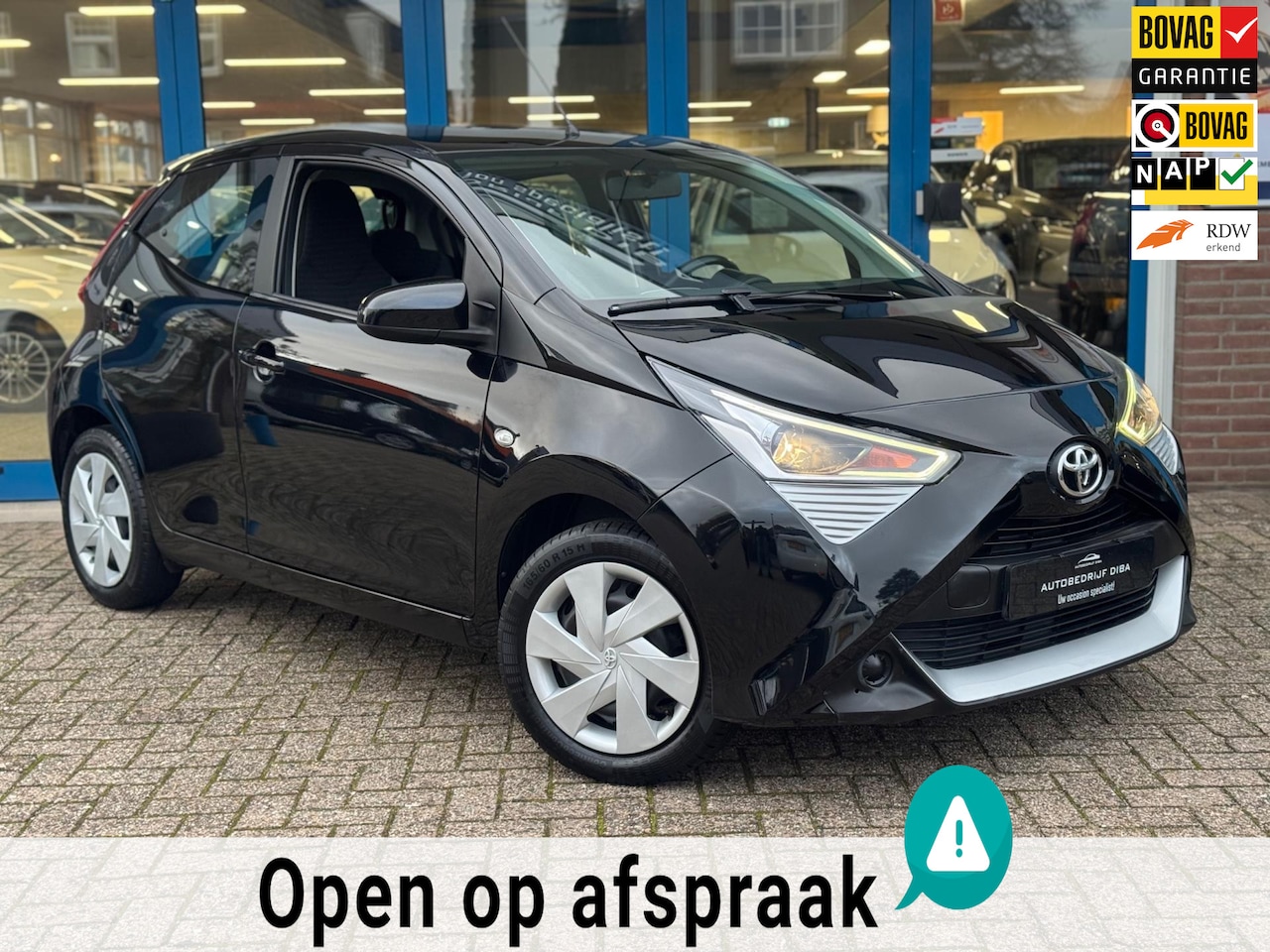 Toyota Aygo - 1.0 VVT-i x-play 2018 Zwart AIRCO LM NAP 1e Eig! - AutoWereld.nl