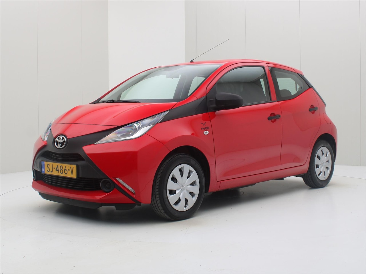 Toyota Aygo - 1.0 VVT-i 69pk 5D x-fun [ TREKHAAK+AIRCO+CRUISECONTROL+ELEK.PAKKET ] - AutoWereld.nl