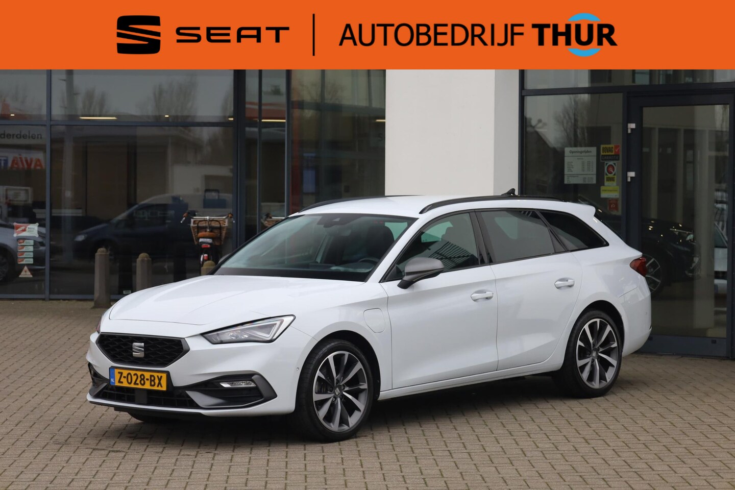 Seat Leon Sportstourer - 1.4 TSI eHybrid PHEV FR 204PK / 150kW, Achteruitrijcamera (rear view), 18" 'Performance' L - AutoWereld.nl