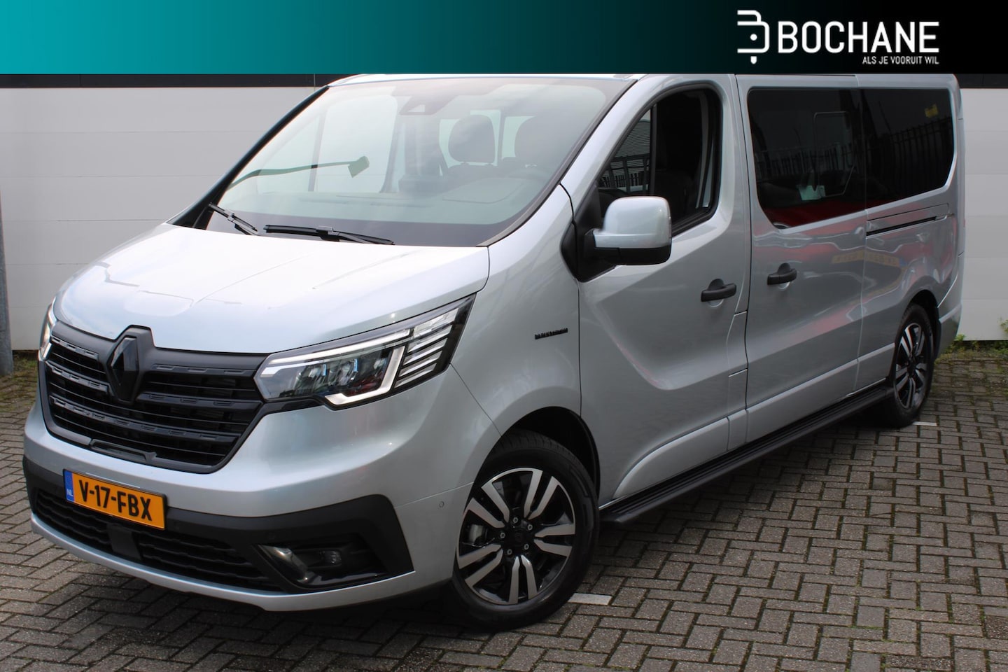 Renault Trafic - 2.0 dCi 170 EDC T29 L2H1 DC Luxe Black Edition | Automaat | Trekhaak | Stoelverw. | Camera - AutoWereld.nl