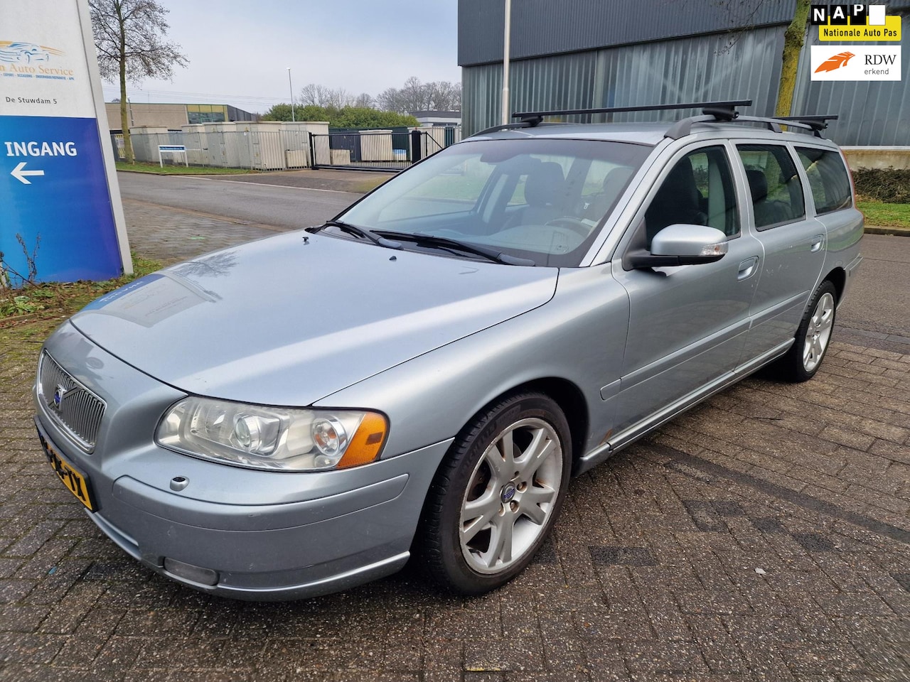 Volvo V70 - 2.4 D5 Edition Sport 2.4 D5 Edition Sport, Apk, Nap, Goed rijdend, Inruil mogelijk. - AutoWereld.nl