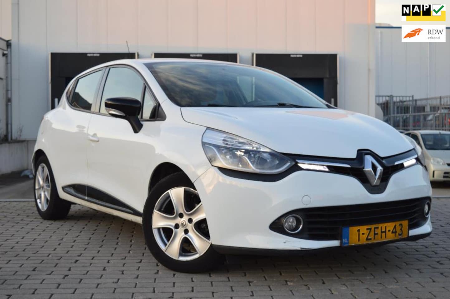 Renault Clio - 1.5 dCi ECO Expression Navi Airco Cruise NAP - AutoWereld.nl