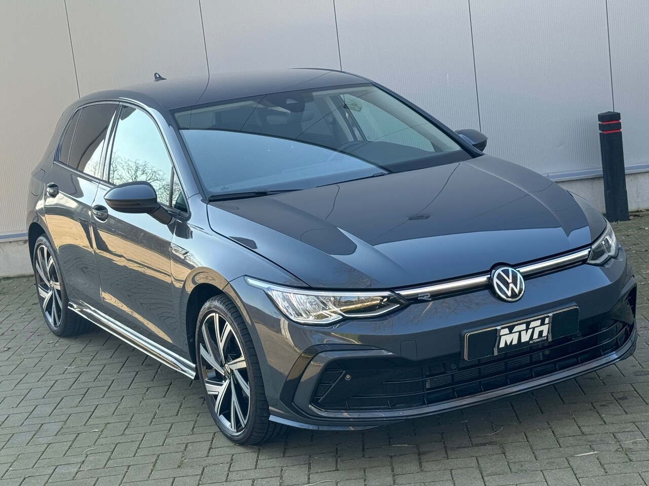 Volkswagen Golf - 1.0 TSI Life - R-line - Virtual - IQ Light - Ambient - 80.000 KM - ZGAN - AutoWereld.nl