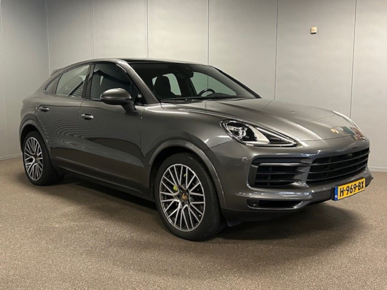 Porsche Cayenne Coupé - 3.0 E Hybrid-PANORAMA-LUCHTV.-STOELEN 18 VOUDIG-SPORT CHRONO-SURROUND VIEW-COMPL. - AutoWereld.nl