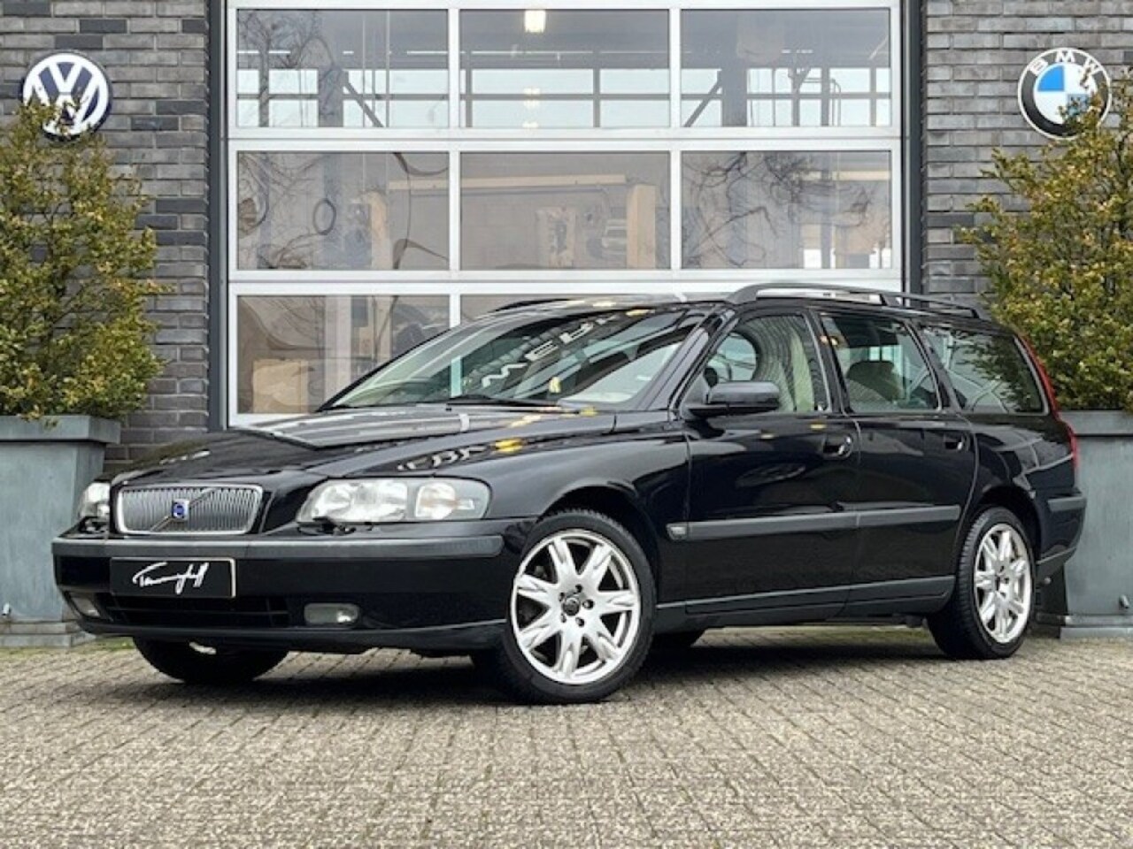 Volvo V70 - 2.4 COMFORT LINE CLIMA - CRUISE - PARROT - 17 INCH ORG. NL - AutoWereld.nl