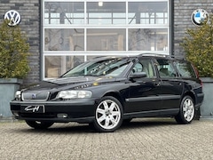 Volvo V70 - 2.4 COMFORT LINE CLIMA - CRUISE - PARROT - 17 INCH ORG. NL