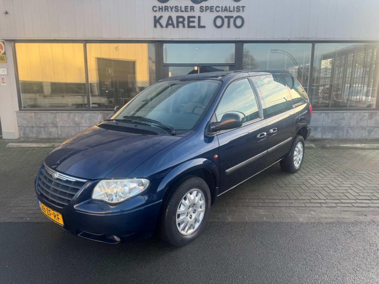 Chrysler Voyager - 2.4i SE Luxe 2.4i SE Luxe - AutoWereld.nl