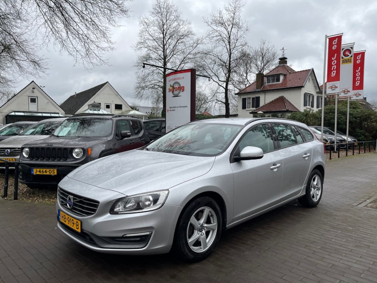 Volvo V60 - 1.6 T3 MOMENTUM 150PK / NAVI / STOELVERW. / CRUISE CTR. / PDC - AutoWereld.nl