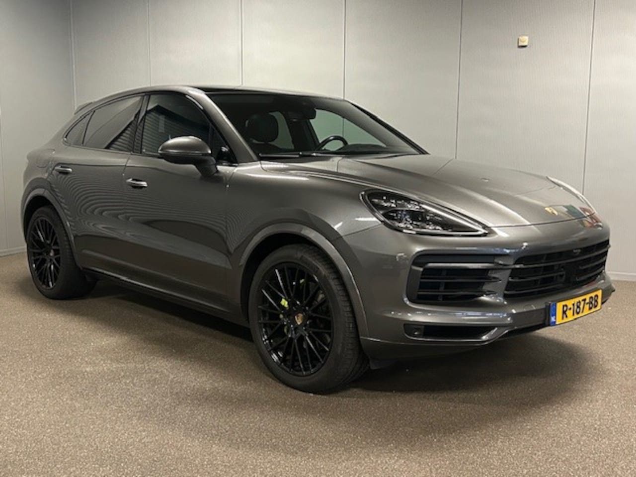 Porsche Cayenne Coupé - 3.0 E Hybrid-LUCHTVERING-PANO-MATRIX-HEAD UP-INNODRIVE-COMPLEET - AutoWereld.nl