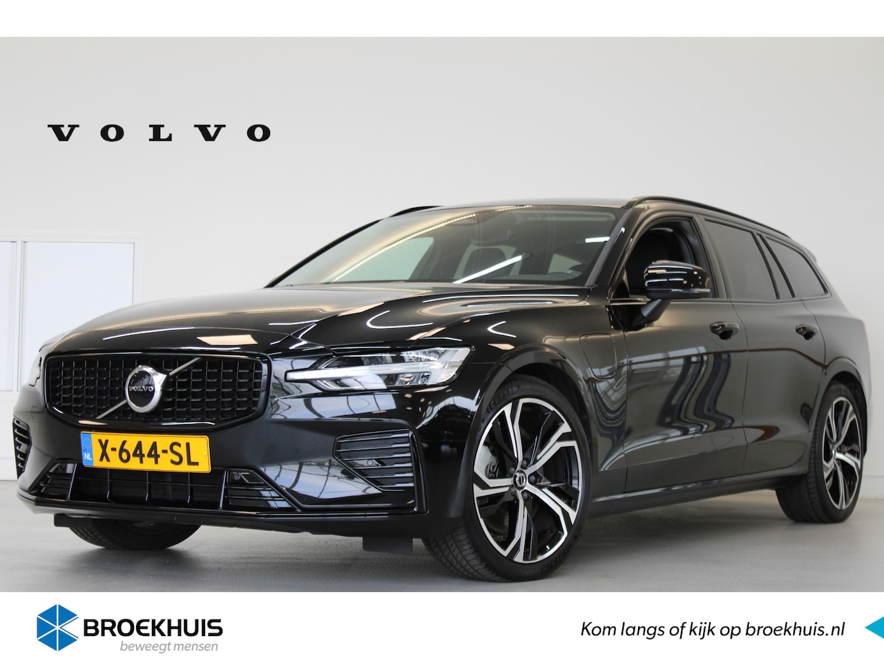 Volvo V60 - T6 350PK AWD Plus Dark | Keyless Entry | 19'' | Getint Glas | Achterb verw - AutoWereld.nl