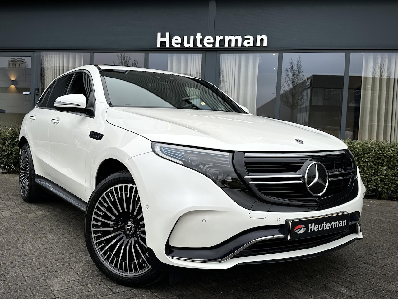 Mercedes-Benz EQC - 400 4MATIC Premium Plus AMG/ Schuifdak/ Massage - AutoWereld.nl