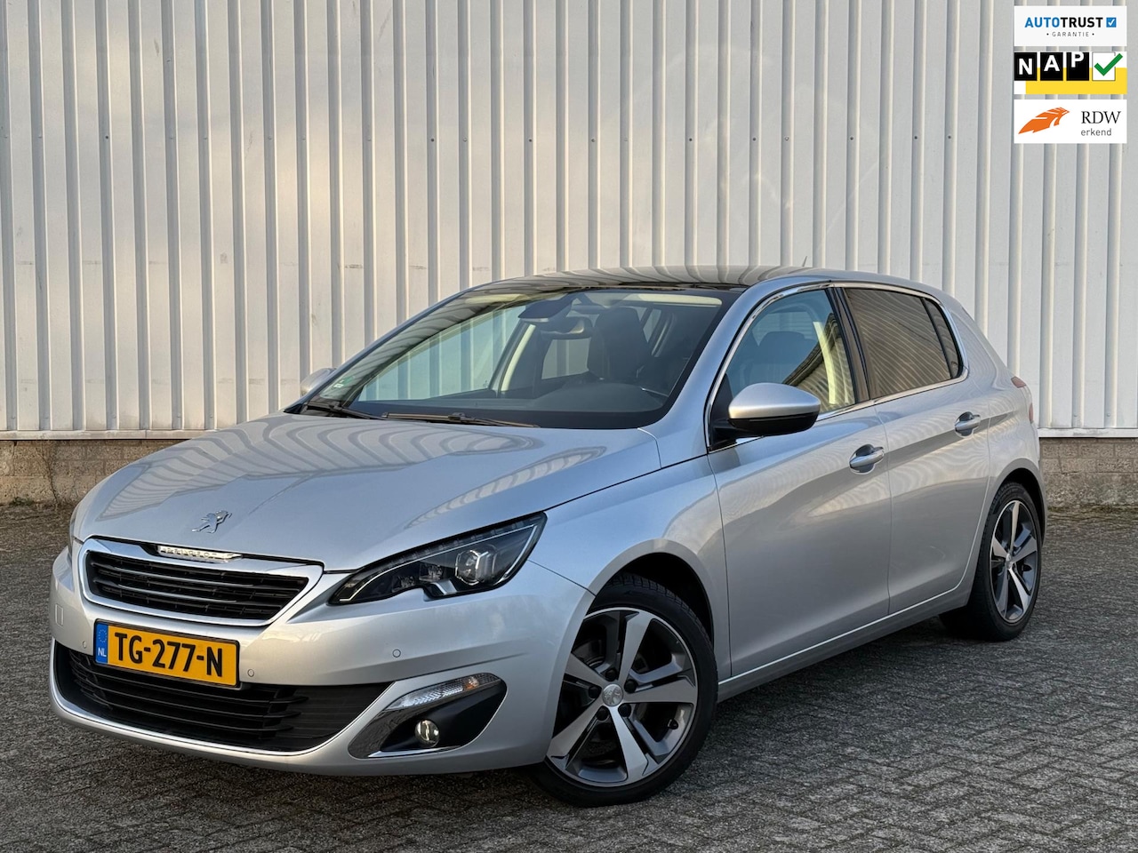 Peugeot 308 - 1.2 PureTech GT-line Automaat,Trekhaak,Navi,Airco,Camera,PDC,Pano,Keyless,N.A.P!Apk tot 23 - AutoWereld.nl