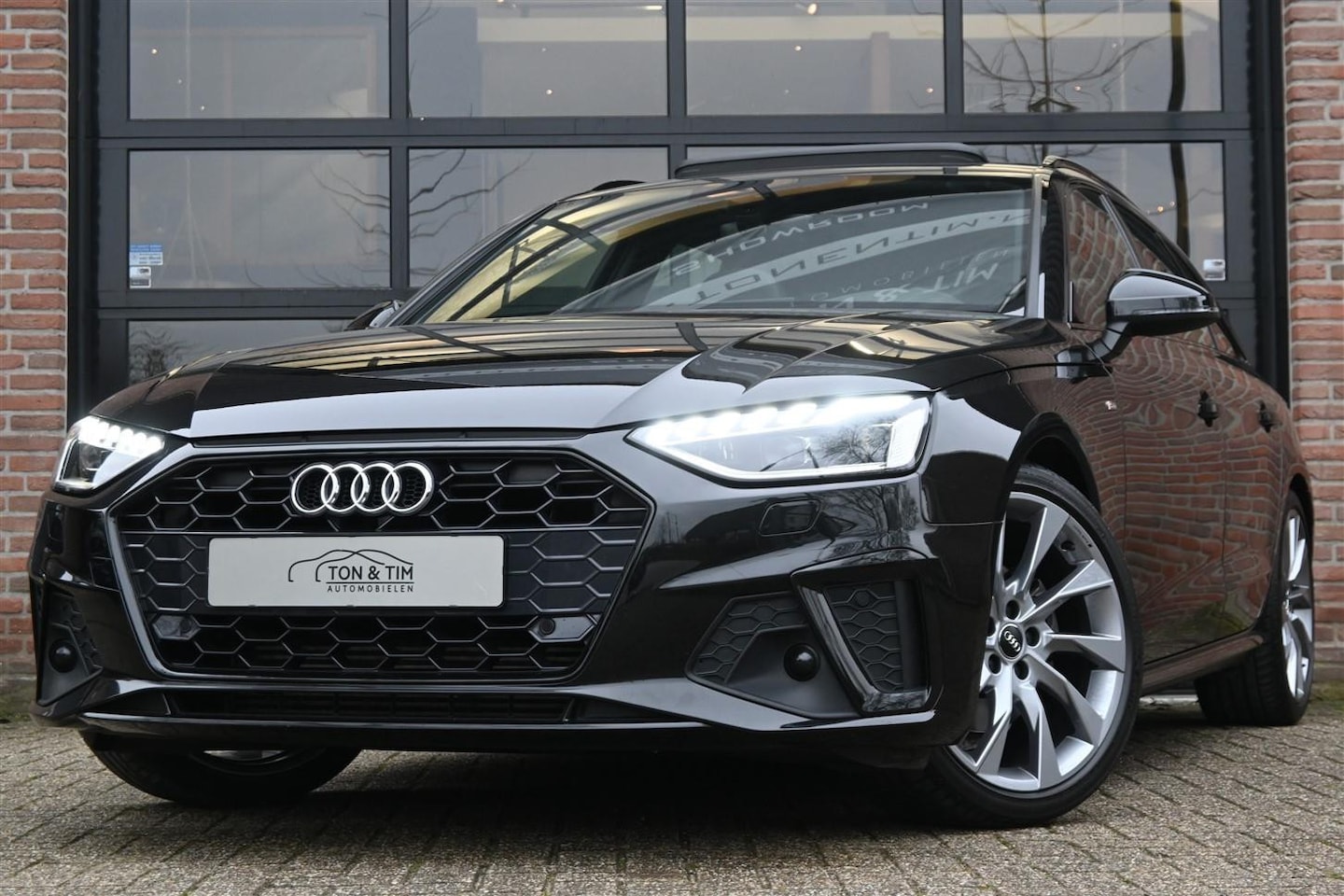 Audi A4 Avant - 40 TFSI 3x S-Line BlackPack PANO Virtual Trekhaak Cam '20 - AutoWereld.nl