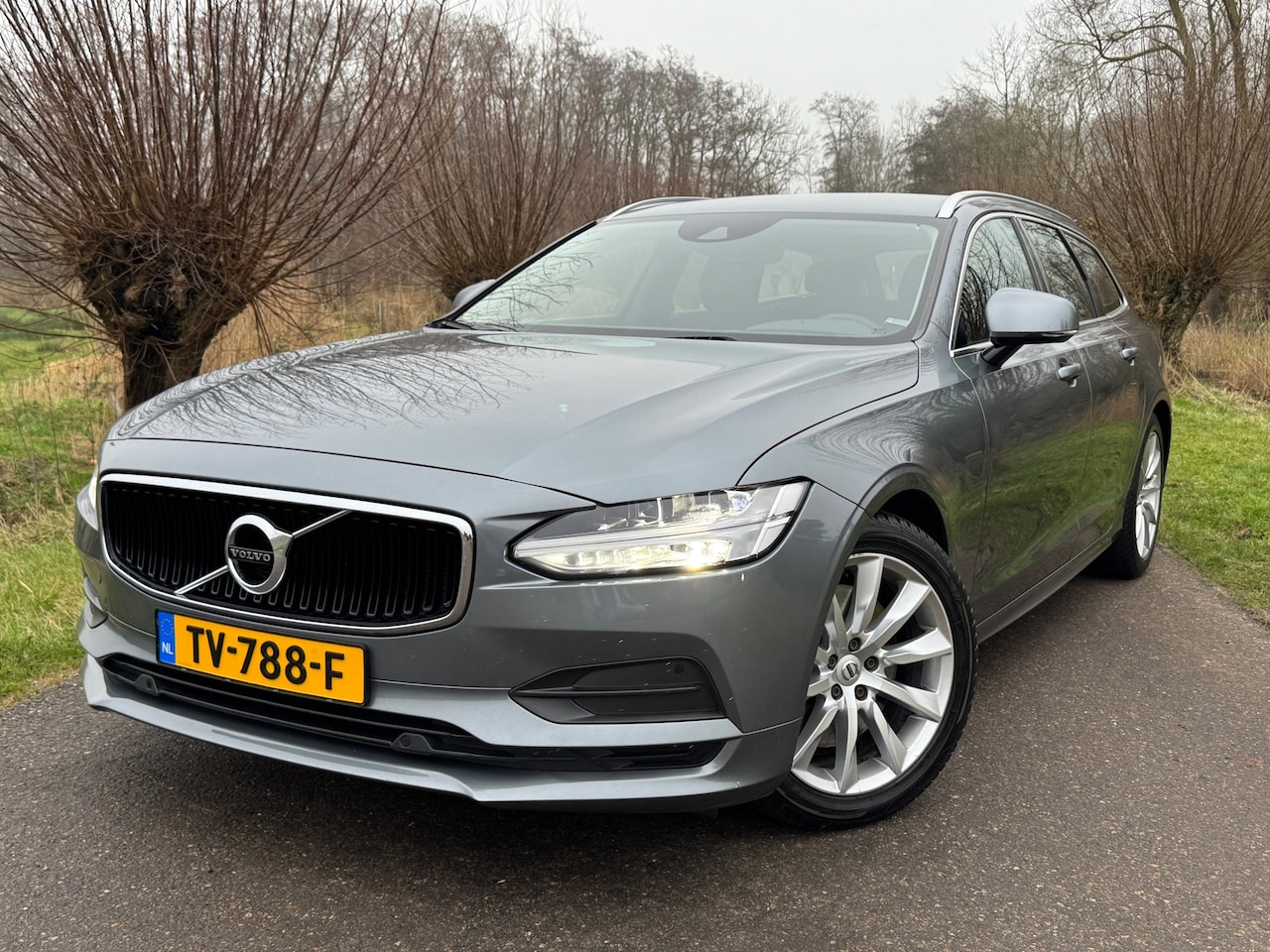 Volvo V90 - 2.0 T5 Momentum / 1ste Eigenaar / Recent Groot Onderhouden / Automaat / Airco / Navi / Led - AutoWereld.nl