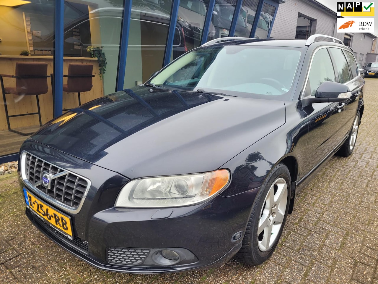 Volvo V70 - 2.5FT Summum Automaat 245PK LEER / XENON / PDC / 17'' VELGEN - AutoWereld.nl