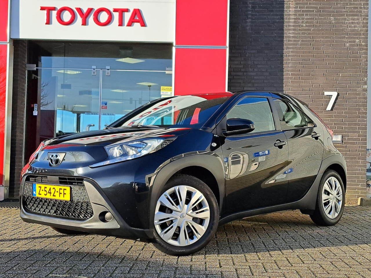 Toyota Aygo X - 1.0 VVT-i MT Play CAMERA CRUISE CONTROL APPLE CAR PLAY/ANDROID AUTO - AutoWereld.nl