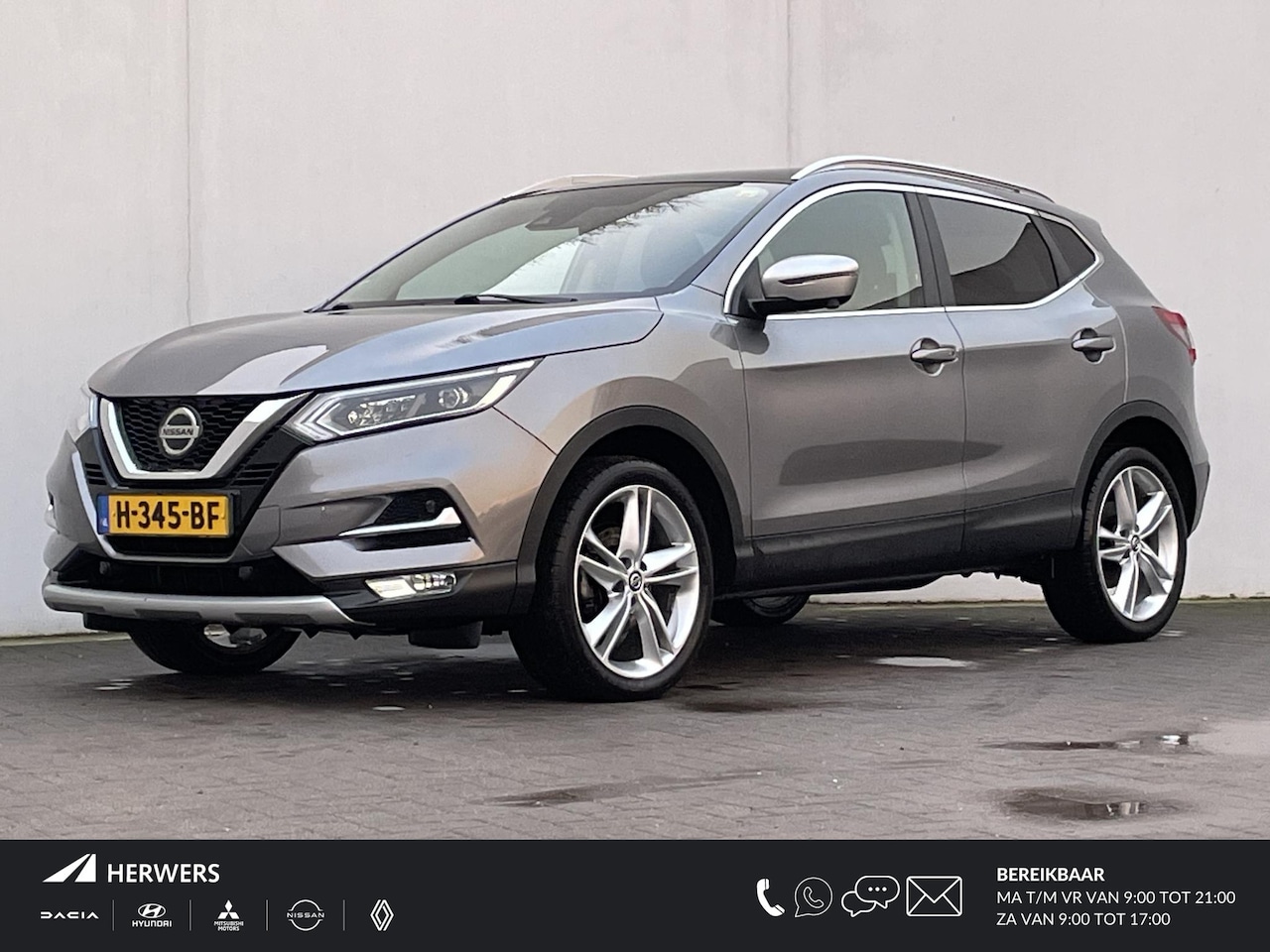 Nissan Qashqai - 1.3 DIG-T N-Motion / Navigatie / Panoramadak /  Automatische Airco / 360 graden camera / 1 - AutoWereld.nl