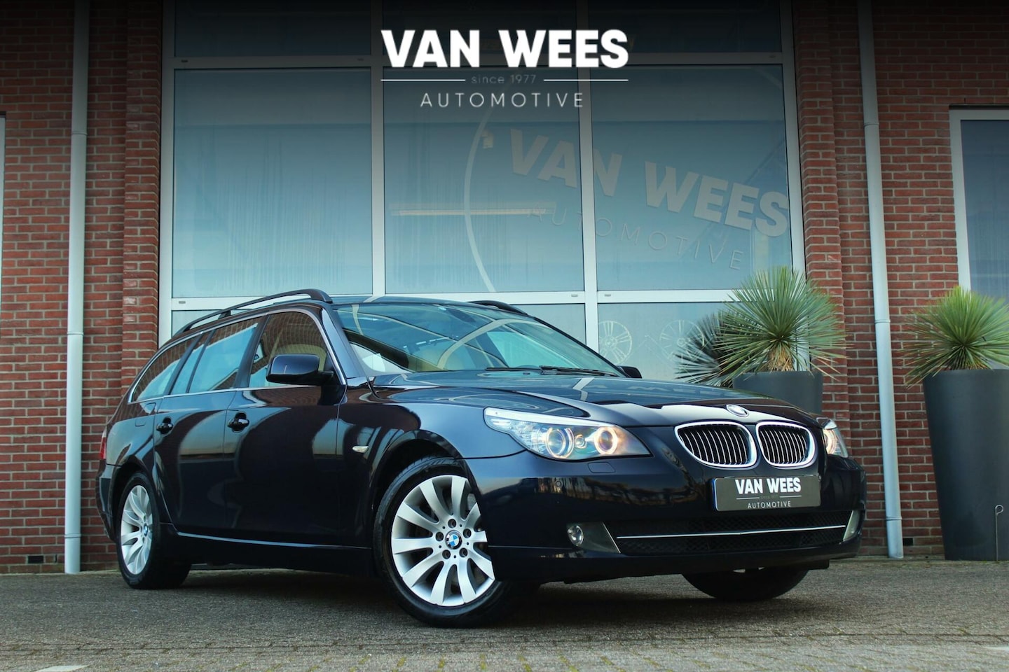 BMW 5-serie Touring - 530i E61 High Executive Facelift | 272 pk | Automaat | Youngtimer | Dakraam | Navi | Leer - AutoWereld.nl