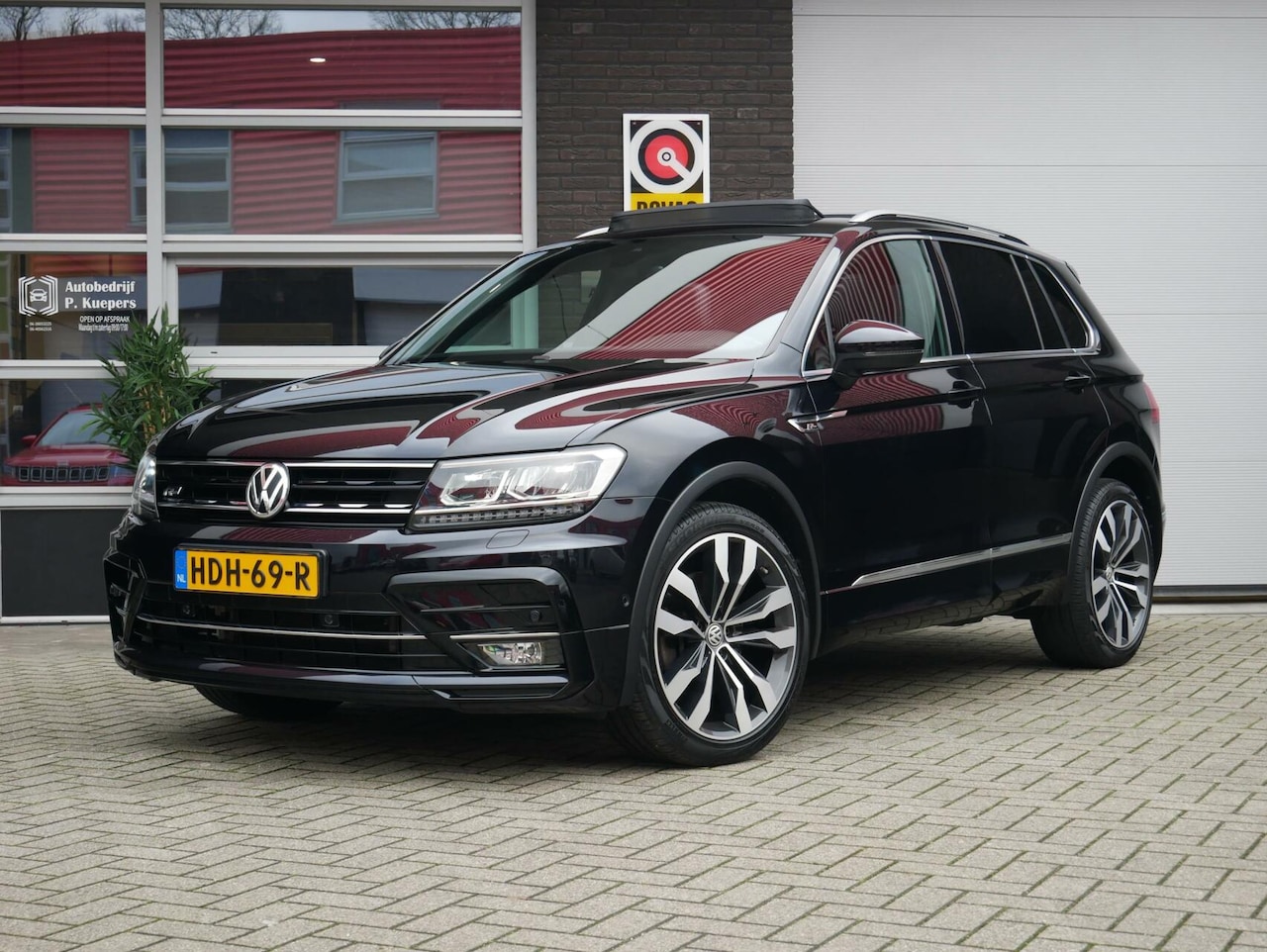 Volkswagen Tiguan - 2.0 TSI 4Motion Highline Business R Line Leder| Pano| Trekhaak - AutoWereld.nl