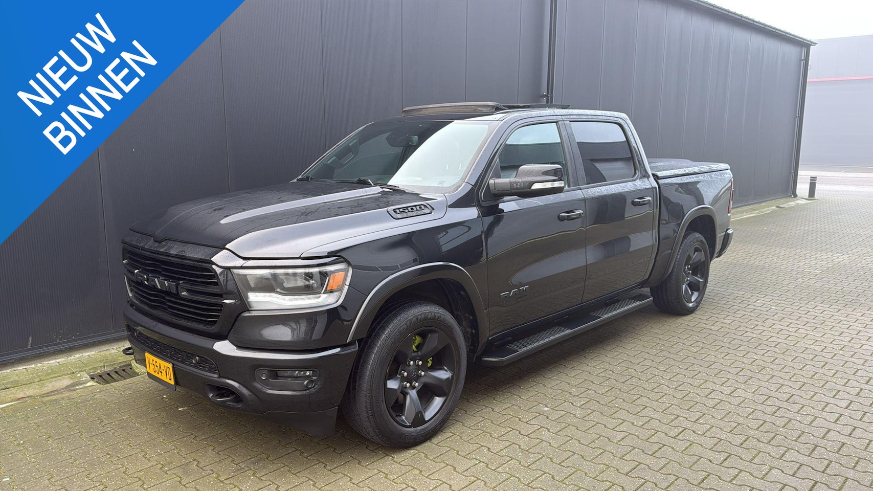 Dodge Ram 1500 - 5.7 V8 4x4 Crew Cab Pano Bedcover Leer 4WD - AutoWereld.nl