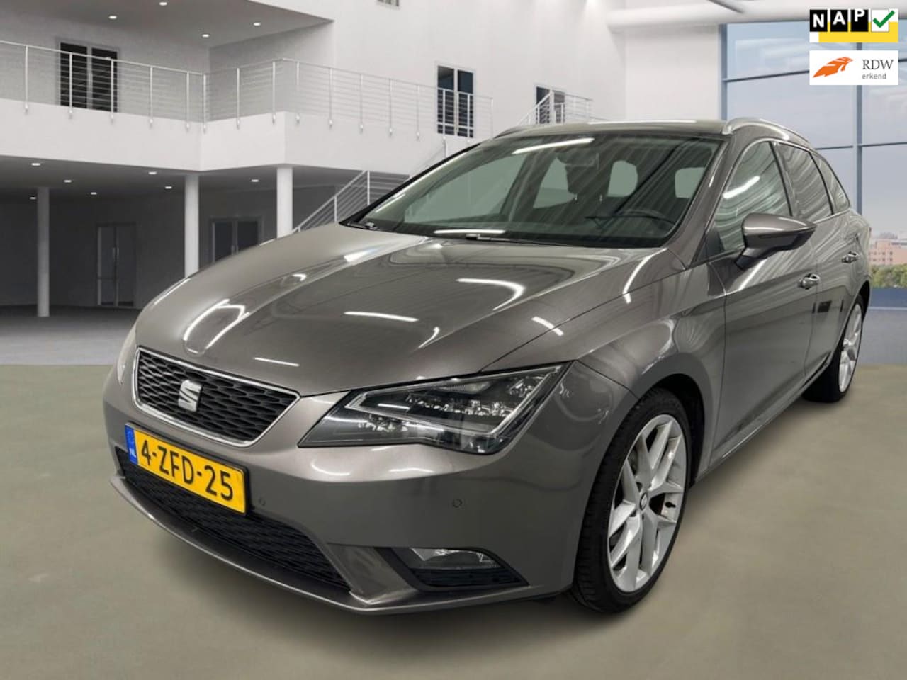 Seat Leon ST - 1.6 TDI Ecomotive Lease Sport EXPORT - AutoWereld.nl