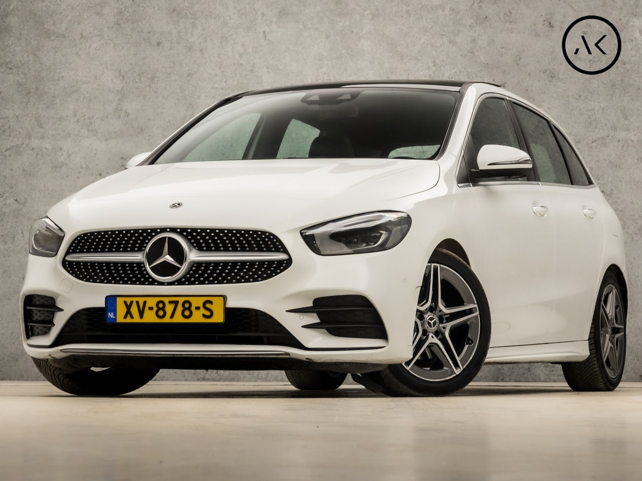 Mercedes-Benz B-klasse - 180 AMG Sport Automaat (DUBBEL PANORAMADAK, SFEERVERLICHTING, MEMORY SEATS, APPLE CARPLAY, - AutoWereld.nl