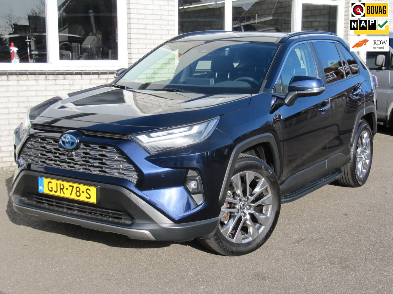 Toyota RAV4 - 2.5 Hybrid AWD Executive Premium*pano*trekhaak*treeplanken - AutoWereld.nl