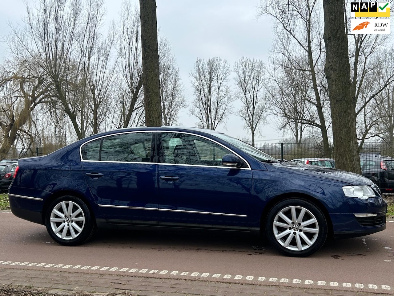 Volkswagen Passat - 2.0 FSI Highline AIRCO!LEDER/ALCANTARA!APK!KOOPJE! - AutoWereld.nl