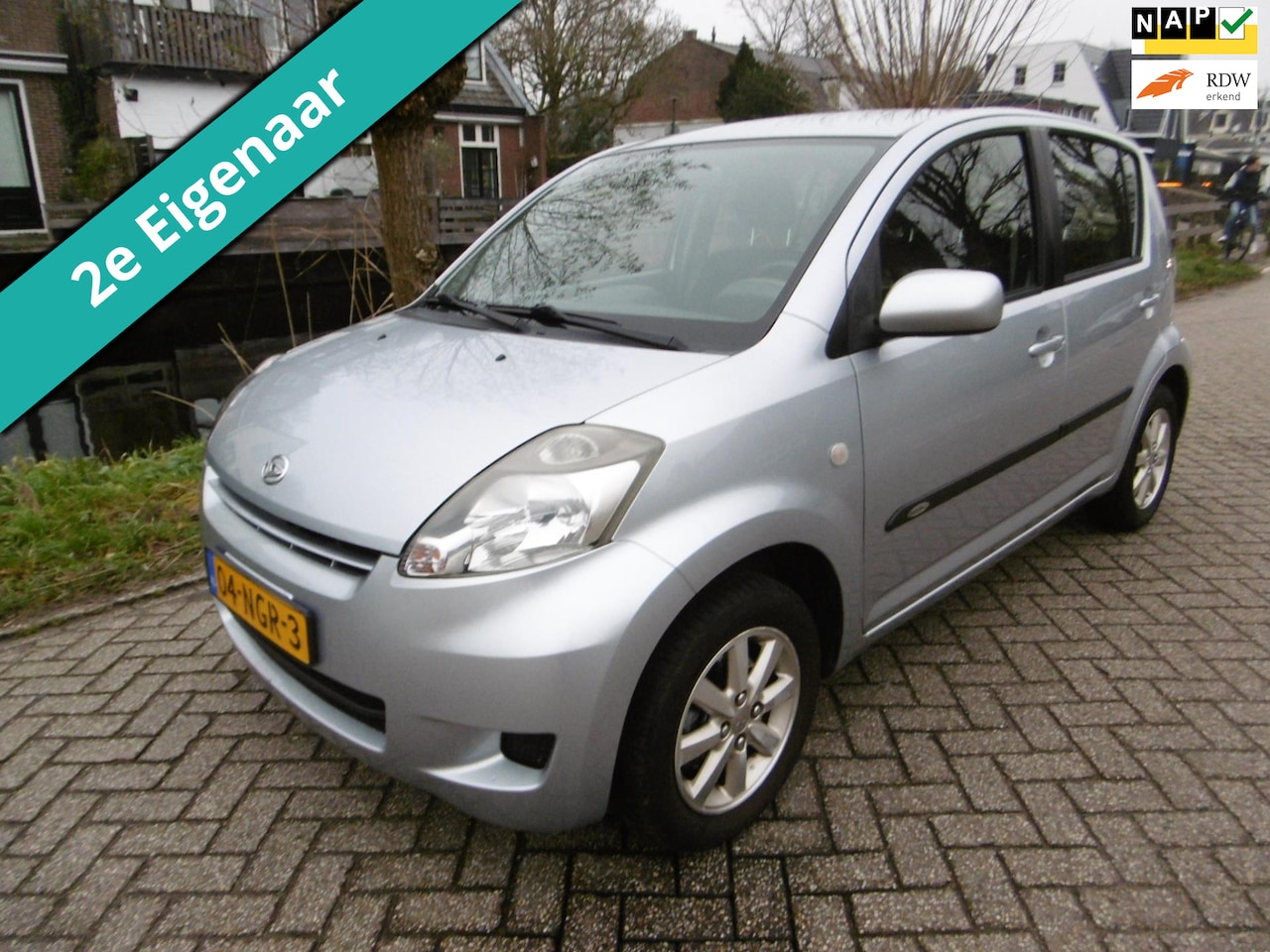 Daihatsu Sirion 2 - 1.3-16V 90pk Automaat Airco 5-deurs 2e eigenaar - AutoWereld.nl