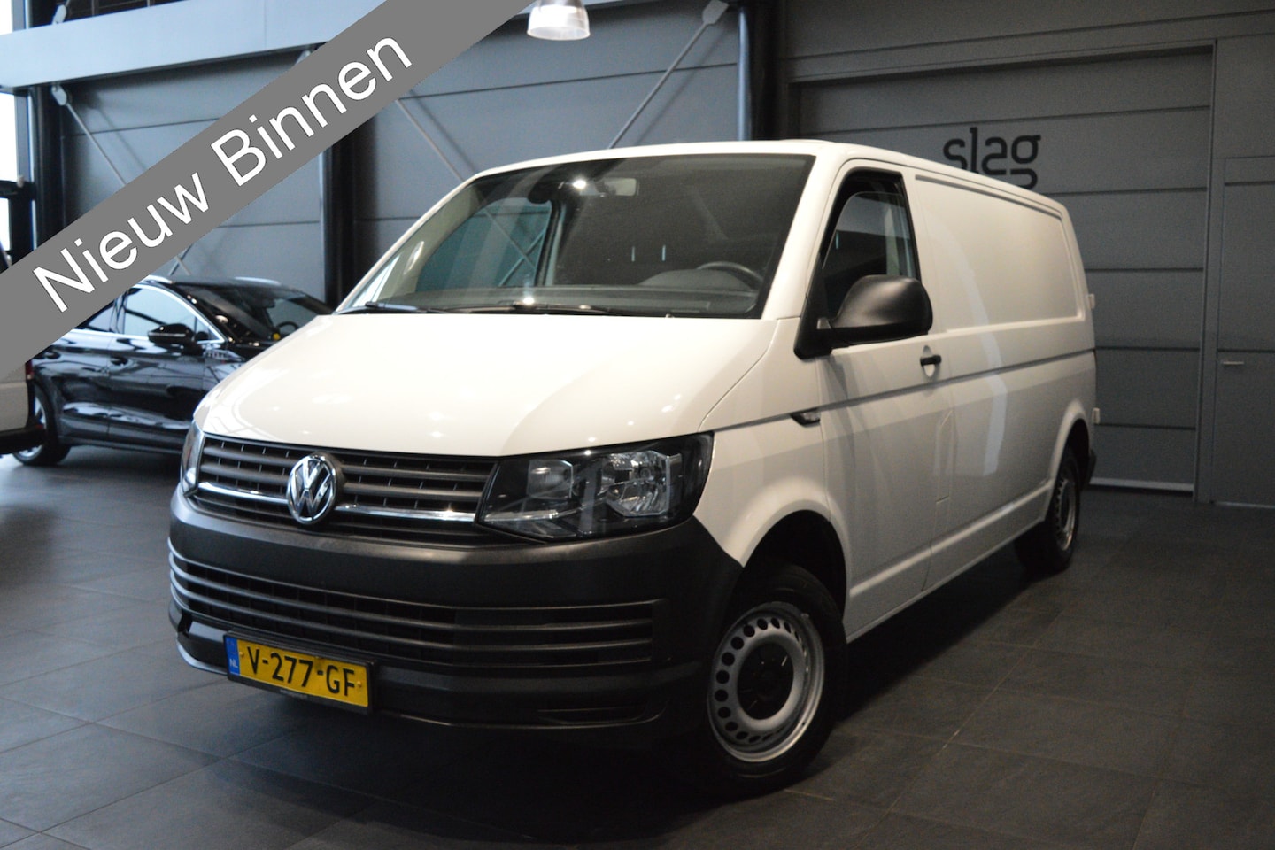 Volkswagen Transporter - 2.0 TDI L2H1 airco trekhaak betimmering - AutoWereld.nl