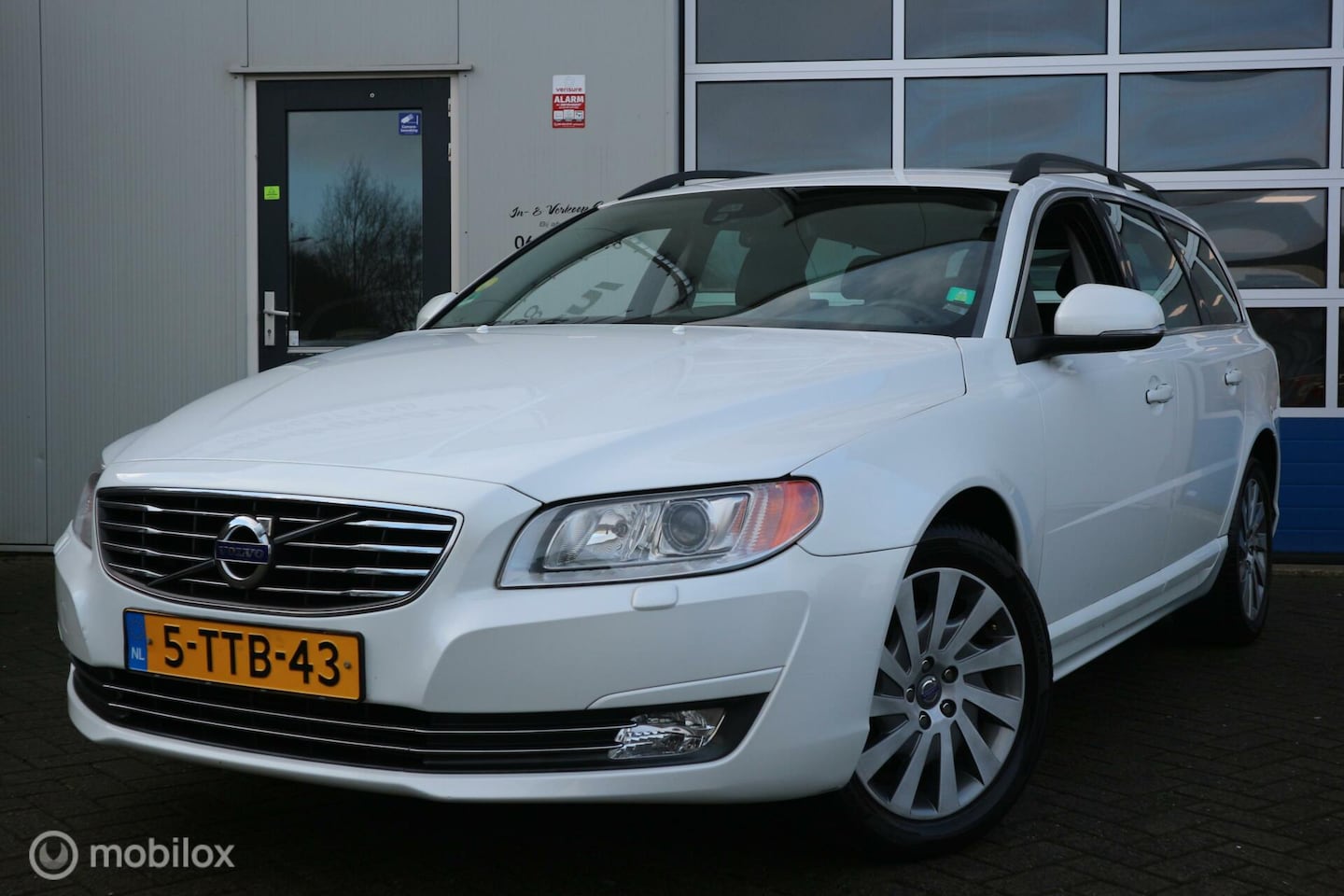 Volvo V70 - 2.0 D4 Nordic+ AUTOMAAT/LEDER/XENON/TREKHAAK/NAP - AutoWereld.nl