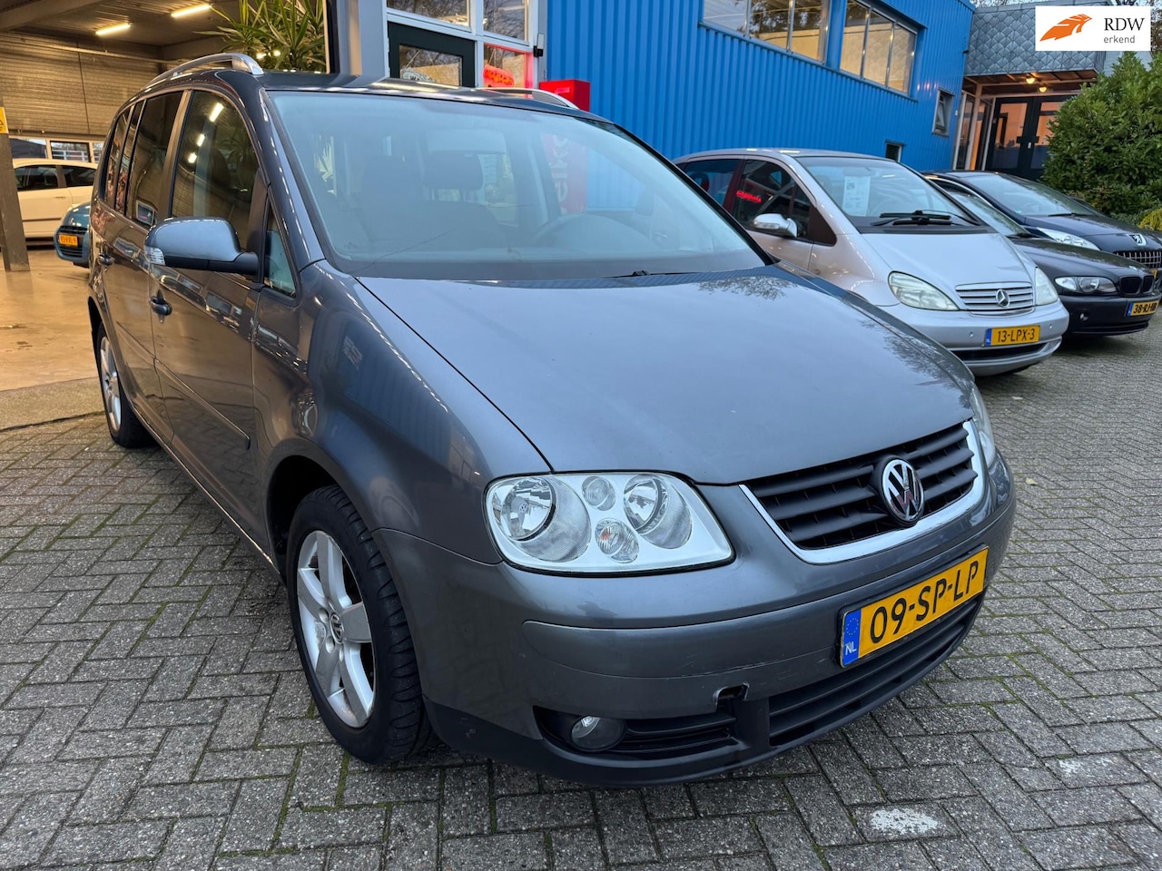 Volkswagen Touran - 2.0-16V FSI Highline 2.0-16V FSI Highline - AutoWereld.nl