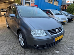 Volkswagen Touran - 2.0-16V FSI Highline