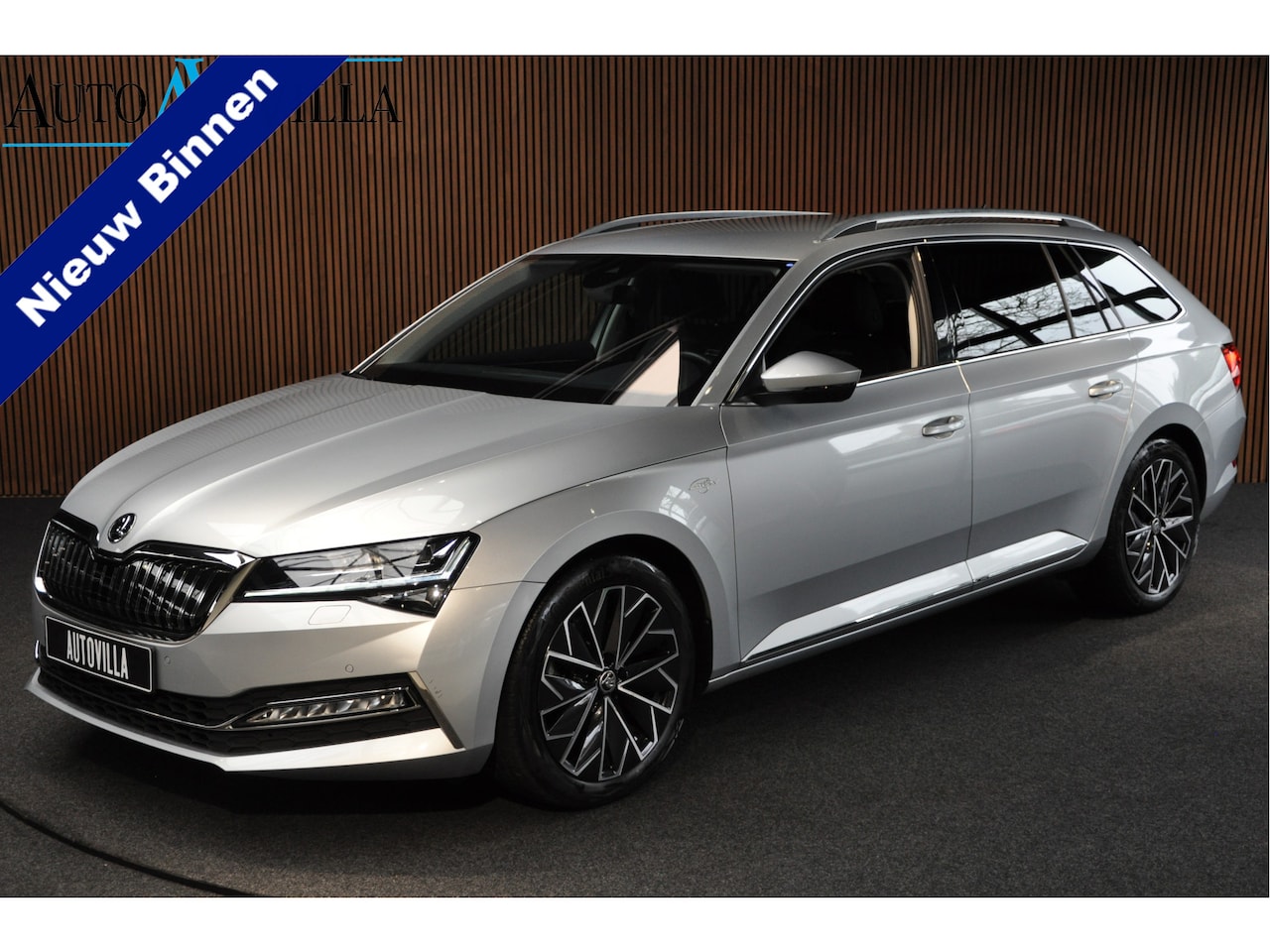 Skoda Superb - 1.4 TSI iV Laurin & Klement Pano Elektr. achterklep Navi Crystal Lighting Camera XDS Matri - AutoWereld.nl