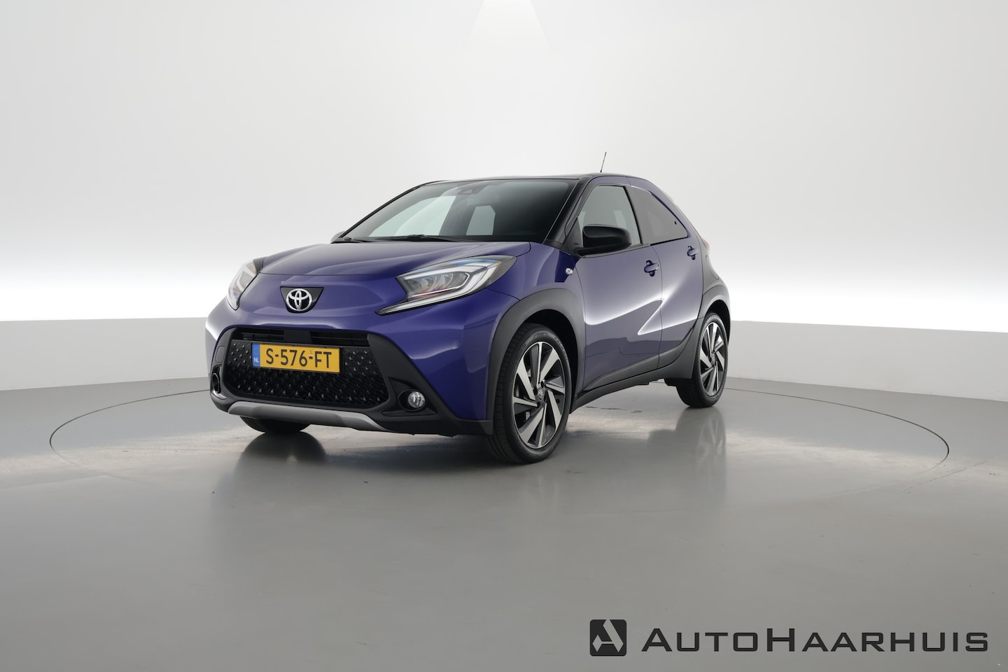 Toyota Aygo X - 1.0 VVT-i S-CVT Envy | Navi | Camera | Apple CarPlay | LED | 18" - AutoWereld.nl